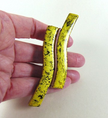 Groenbruine lange golf broche hard plastic 1