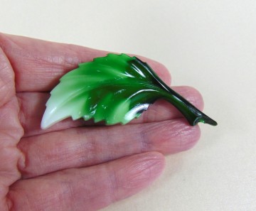 Groene hard plastic blad broche 1