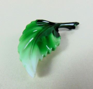 Groene hard plastic blad broche 4