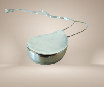 Grote 925 zilver strakke druppel 3d hanger ketting beige achtergrond 2