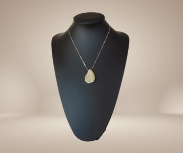 Grote 925 zilver strakke druppel 3d hanger ketting beige achtergrond 4