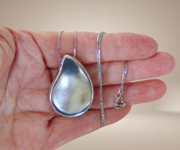 Grote 925 zilver strakke druppel 3d hanger ketting beige achtergrond 5