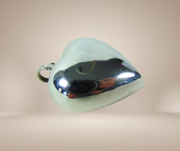 Grote alpaca puffy heart bol hart hanger beige achtergrond