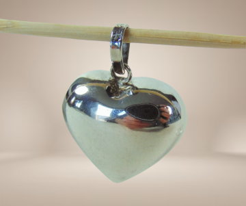 Grote alpaca puffy heart bol hart hanger beige achtergrond 1