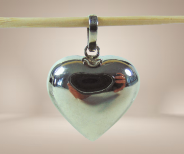 Grote alpaca puffy heart bol hart hanger beige achtergrond 3