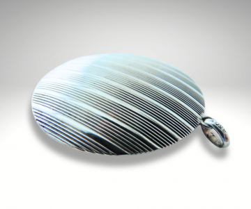 Grote art deco engine turned striped compact medaillon zilver hanger pr 1
