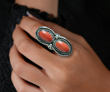 Grote dubbele native american navajo zilveren ring koraal op hand