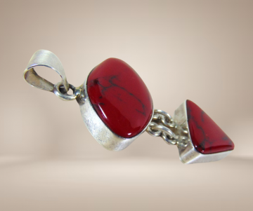 Grote dubbele taxco mexico zilver bloedsteen hanger beige achtergrond 1