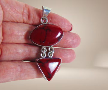 Grote dubbele taxco mexico zilver bloedsteen hanger beige achtergrond 3