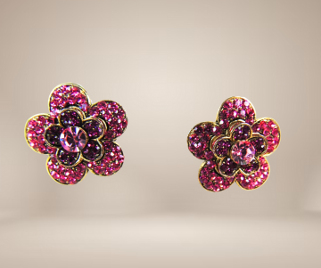 Grote knalroze strass bloem oorbellen clips beige achtergrond