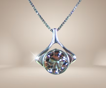 Grote modernist zilver solitair deco hanger ketting beige achtergrond 1