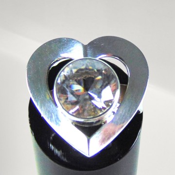 Grote modernist zilveren grote solitair steen hart ring pr achtergrond 8 5