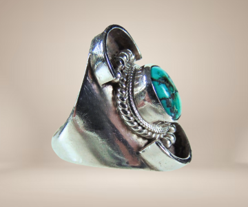 Grote oosterse turquoise ring beige achtergrond 2