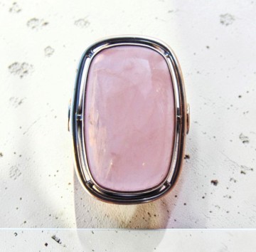 Grote ovaal reachthoek rozenkwarts ring modernist pr steen