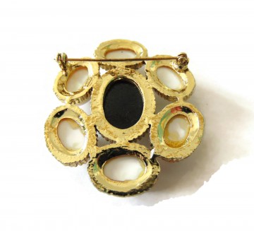 Grote ovale costume broche zwart wit 4