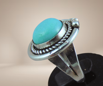 Grote ronde na navajo zilveren 3 parels boven ronde turquoise cabochon beige achtergrond 5