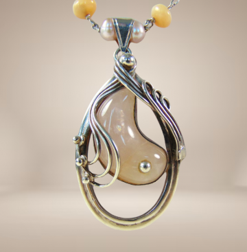 Grote supermooie zware modernistische zilver roze kwarts parel hanger ketting beige achtergrond 5