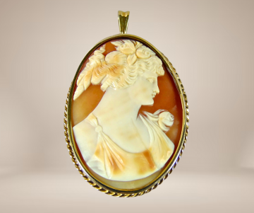 Grote vergulde camee rood wit geel beige achtergrond 3