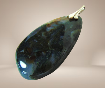 Grote vintage mosagaat hanger zilveren art deco oog beige achtergrond 3