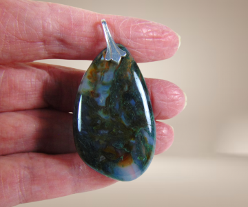 Grote vintage mosagaat hanger zilveren art deco oog beige achtergrond 5