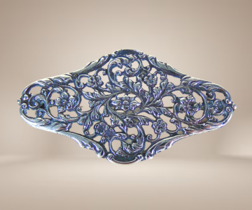 Grote zilveren antieke florale afgeronde ruit broche bloemen beige achtergrond