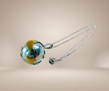 Grote zilveren bola mexico sterren maan hanger ketting beige achtergrond 5