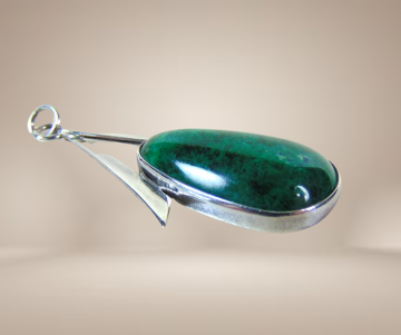 Grote zilveren druppel eilat hanger beige achtergrond 1