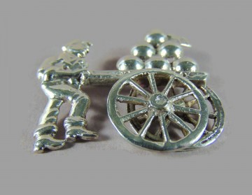 Grote zilveren mexico straatverkoper kar bewegend wiel broche 3