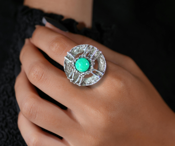 Grote zilveren modernist brutalistische space age ronde ring amazoniet op hand