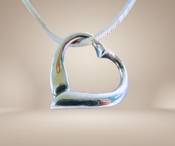 Grote zilveren open abstract hart hanger zonder oog vierkante ketting beige achtergrond 2