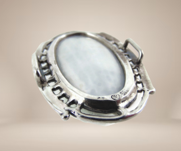 Grote zilveren osmena parel belt buckle riem gesp beige achtergrond 3