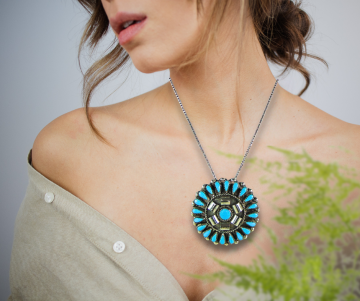 Grote zuni native american zilver petit point turquoise cluster hanger broche met ketting op dame