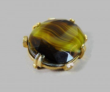 Grote zware vintage goudkleur donkergroen gele zweem glas broche 4