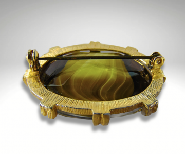 Grote zware vintage goudkleur donkergroen gele zweem glas broche pr 3