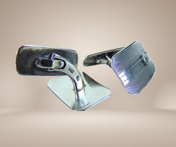 Herman murle zilveren manchetknopen beige achtergrond