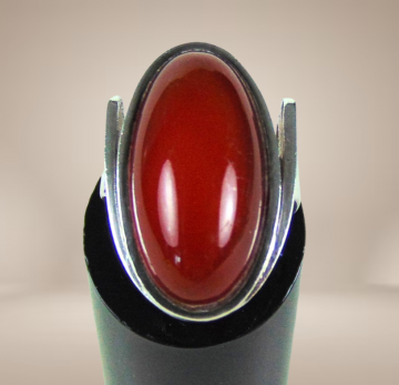 Hermann murle modernist carneool grote ring beige achtergrond 6