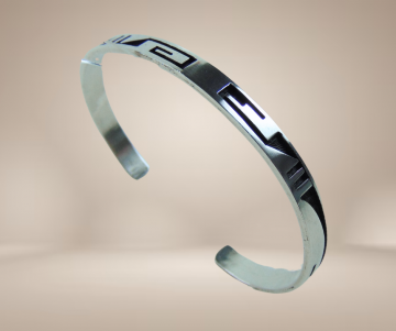 Hopi native american overlay zilver spang armband beige achtergrond 3