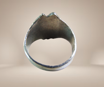 Hopi native american zilveren chief hoofd ring beige achtergrond 4