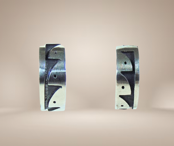 Hopi native american zilveren overlay creolen oorbellen beige achtergrond 5