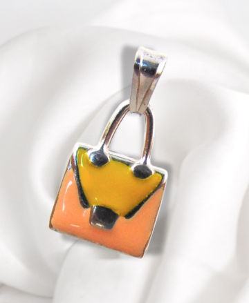 Italiaans design stendardi zilver en email handtas hanger witte stof achtergrond