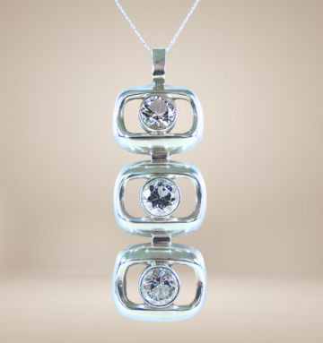 Lange grote modernistisch zilver 3 grote bergkristallen hanger ps beige achtergrond  5