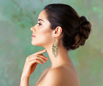 Lange high end goudkleur strass oorbellen classy oor dame