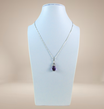Lange zilver art deco amethist druppel hanger ketting beige achtergrond 3