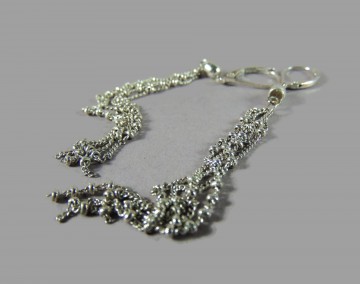 Lange zilverkleur oorbellen kettinkjes met bolletjes 1