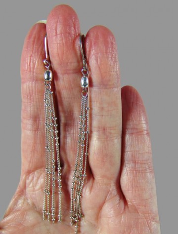 Lange zilverkleur oorbellen kettinkjes met bolletjes 3