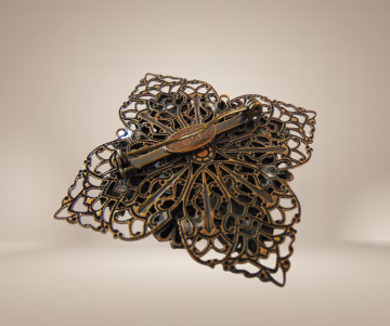 Liz palacios  filigraan koper multi kleur strass broche  beige achtergrond 4