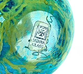 Mdina turquoise groen parfumfles grijze overloop lijst 2 close up