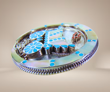 Mega grote dishta zuni native american turquoise koraal parelmoer inleg huifkar bolo tie hanger ketting beige achtergrond 8