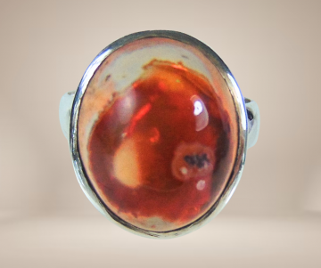 Mexicaanse vuuropaal zilveren ring ovaal beige achtergrond 4