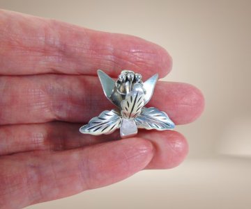 Mexico taxco zilveren iris broche toggle beige achtergrond 5